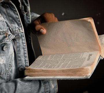 pexels-orlandoallo-8276060